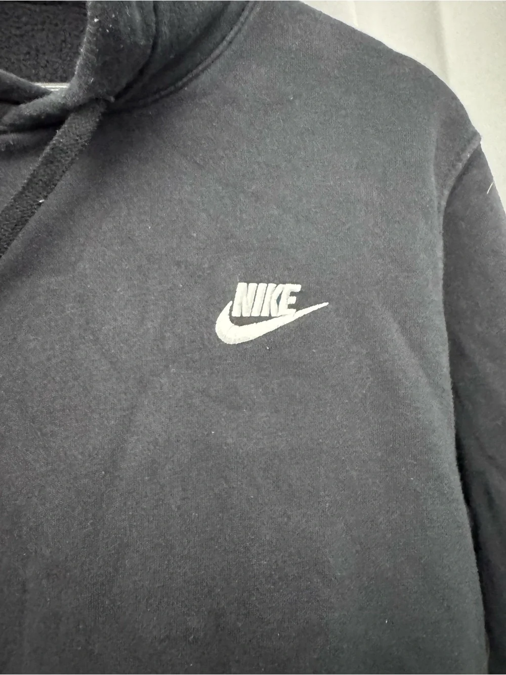 Nike Men's Black Pullover Hoodie small